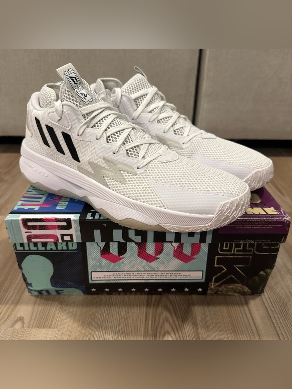 *Like New* Adidas Dame 8 Men’s Basketball Shoes Size 12